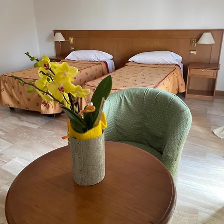 Clementi Hotel 3*
