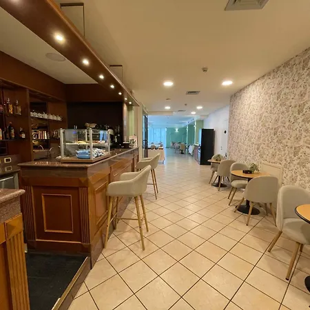 Clementi Hotel 3*